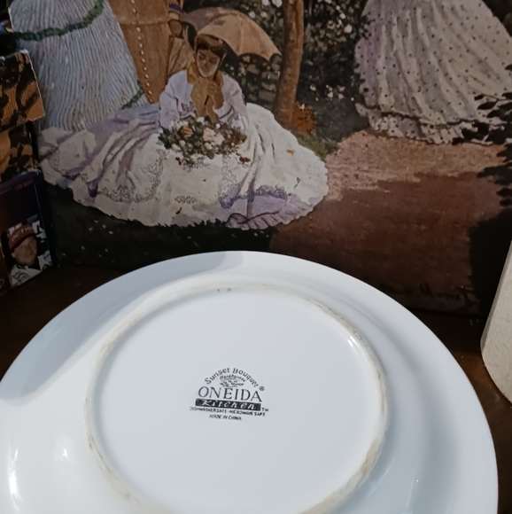 🌇Sunset Bouquet 3 HandPainted Floral Design Oneida Vintage Dinner Plate.💐🌹 - Picture 4 of 16